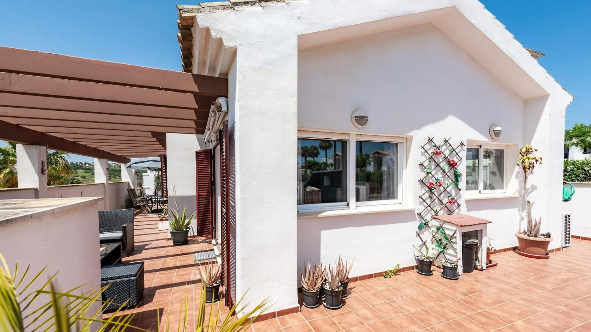 2253-Amazing Penthouse, Huge Terrace, Golf View Lägenhet Alcaidesa 0*,  Spanien